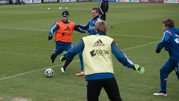 够在攻防两 够在攻防两