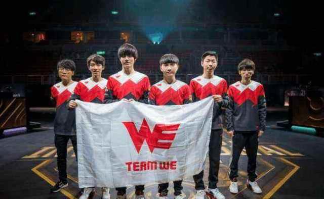 在足球场上 在足球场上